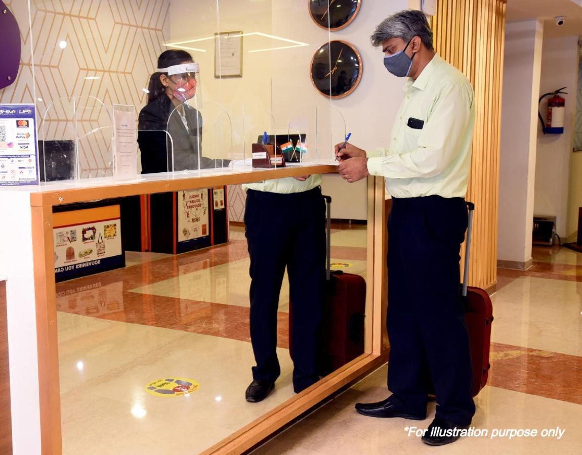 Vaccinated Staff - Oyo 11400 The Down Town Suites Hyderabad Exterior photo